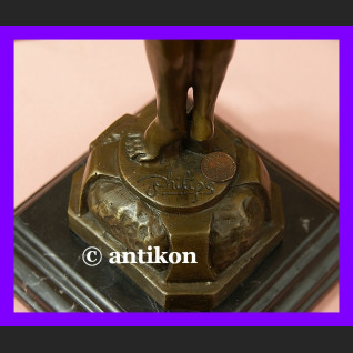 Rzeźba akt duży brąz kobieta stojąca