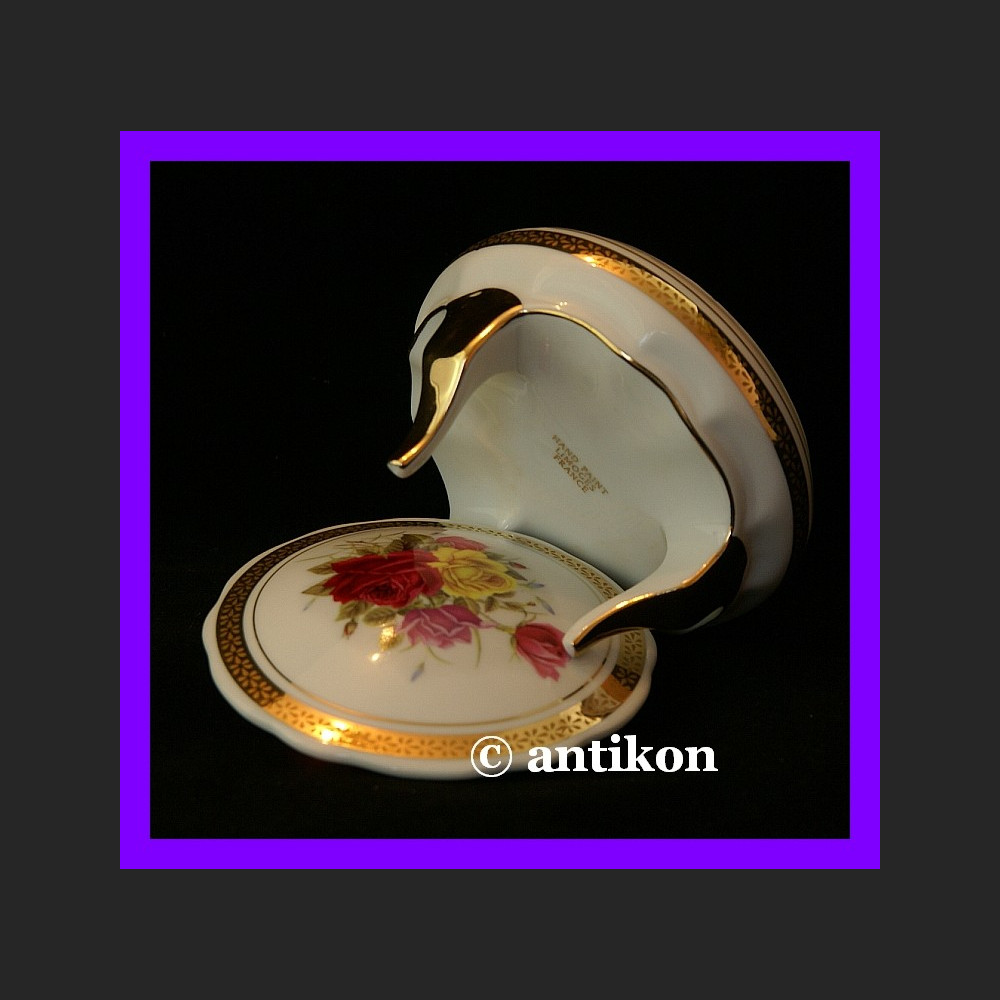 Szkatułka z różami francuskie puzderko na nóżkach