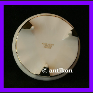 Szkatułka z różami francuskie puzderko na nóżkach