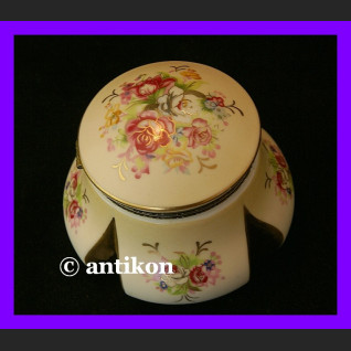 Złocona szkatułka na biżuterię kwiatowe puzderko