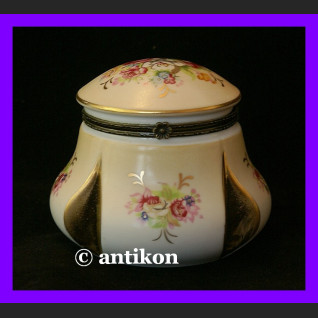 Złocona szkatułka na biżuterię kwiatowe puzderko