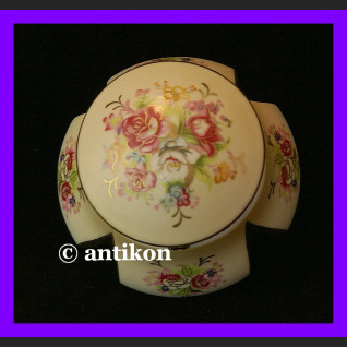 Złocona szkatułka na biżuterię kwiatowe puzderko