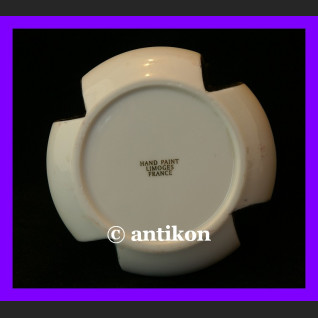 Złocona szkatułka na biżuterię kwiatowe puzderko