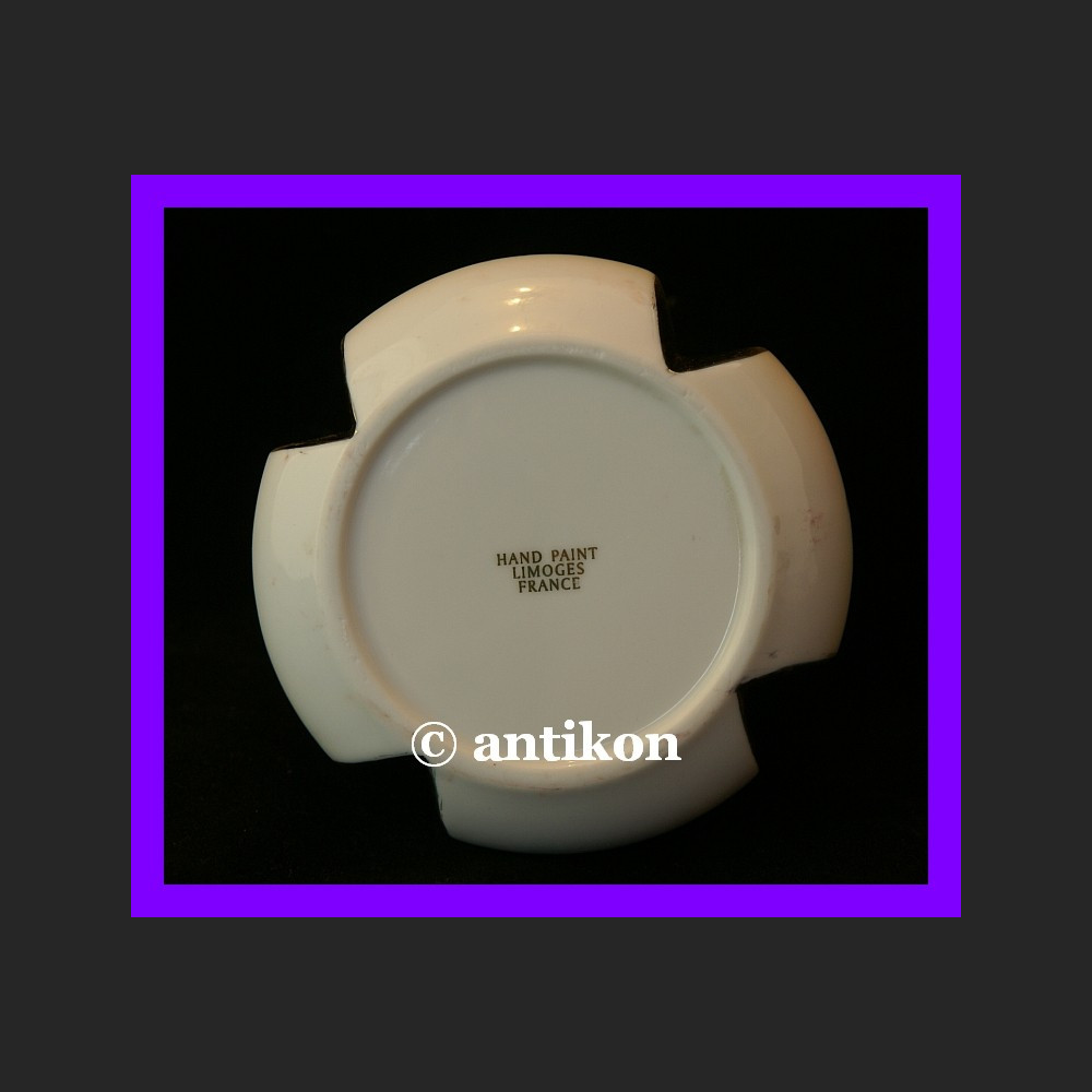 Złocona szkatułka na biżuterię kwiatowe puzderko