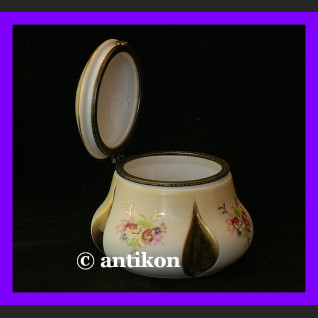 Złocona szkatułka na biżuterię kwiatowe puzderko