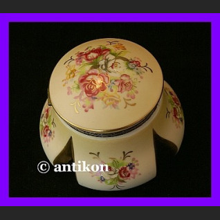 Złocona szkatułka na biżuterię kwiatowe puzderko