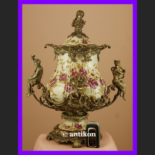 Waza z różami okuta w brąz królewska porcelana 