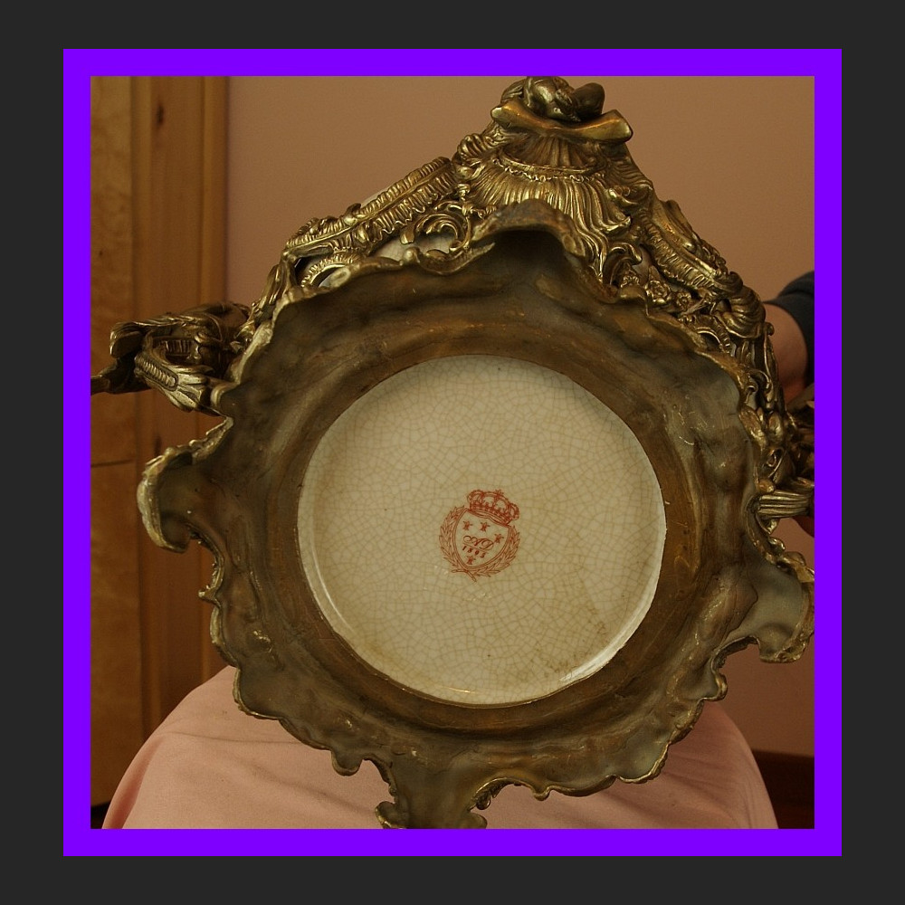 Waza z różami okuta w brąz królewska porcelana Waza z różami okuta w brąz królewska porcelana