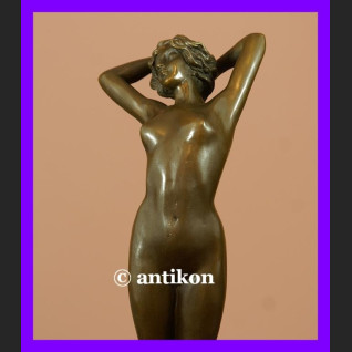 Rzeźba akt duży brąz kobieta stojąca