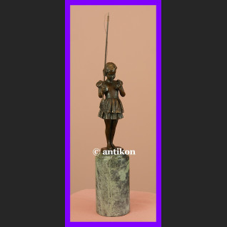 Śliczna dziewczynka z wędką paryski brąz