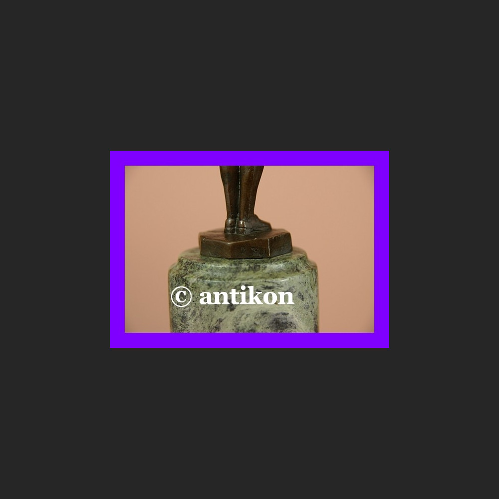 Śliczna dziewczynka z wędką paryski brąz