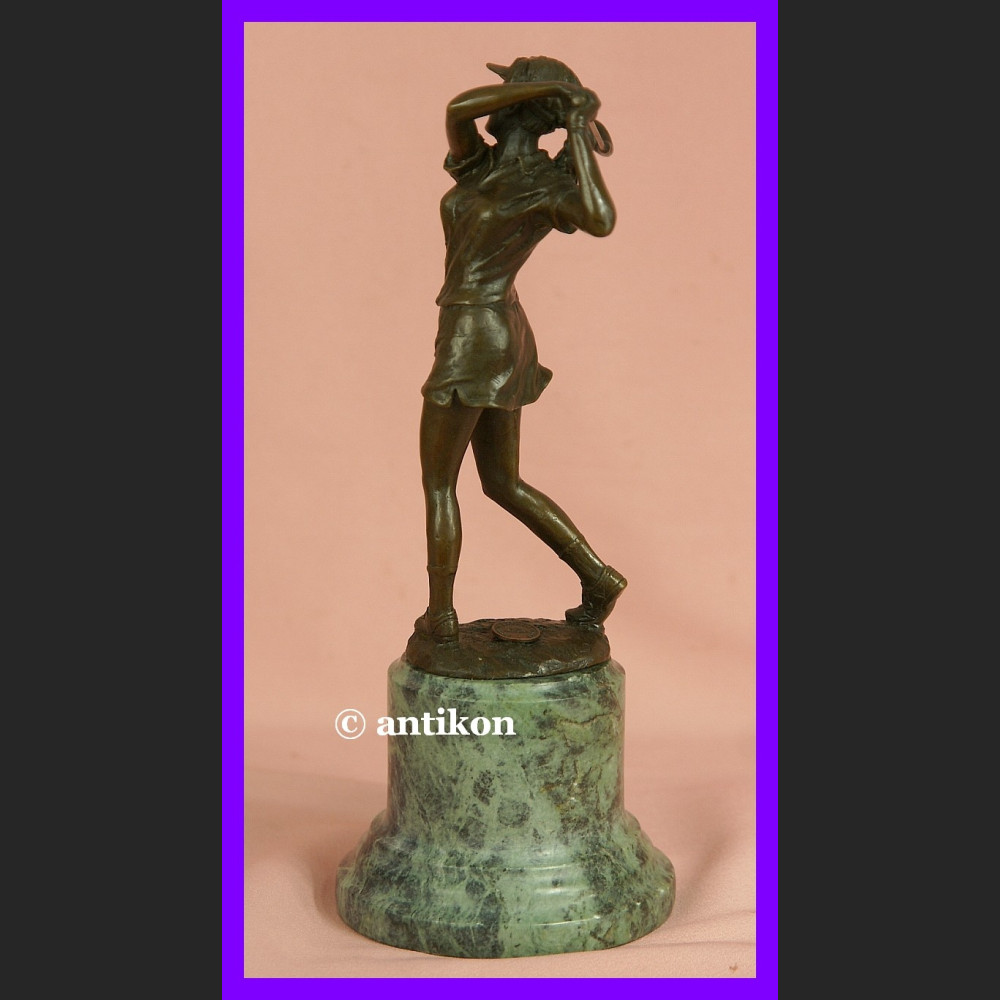 Golfistka wspaniała sygnowana rzeźba z brązu Golfistka wspaniała sygnowana rzeźba z brązu