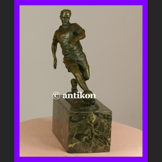 Piłkarz rzeźba z brązu statuetka piłkarza  Piłkarz rzeźba z brązu statuetka piłkarza