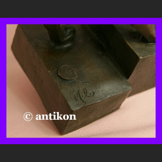 Lew rzeźba nowoczesna z brązu dostojny prezent 