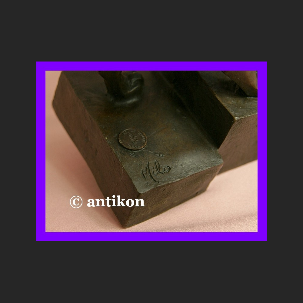 Lew rzeźba nowoczesna z brązu dostojny prezent 