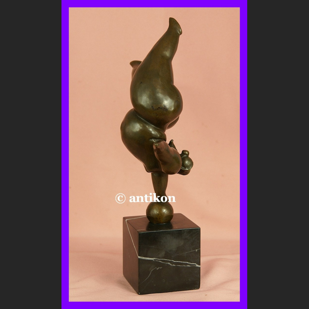 Akrobatka prawdziwy brąz modernistyczna rzeźba Akrobatka prawdziwy brąz modernistyczna rzeźba