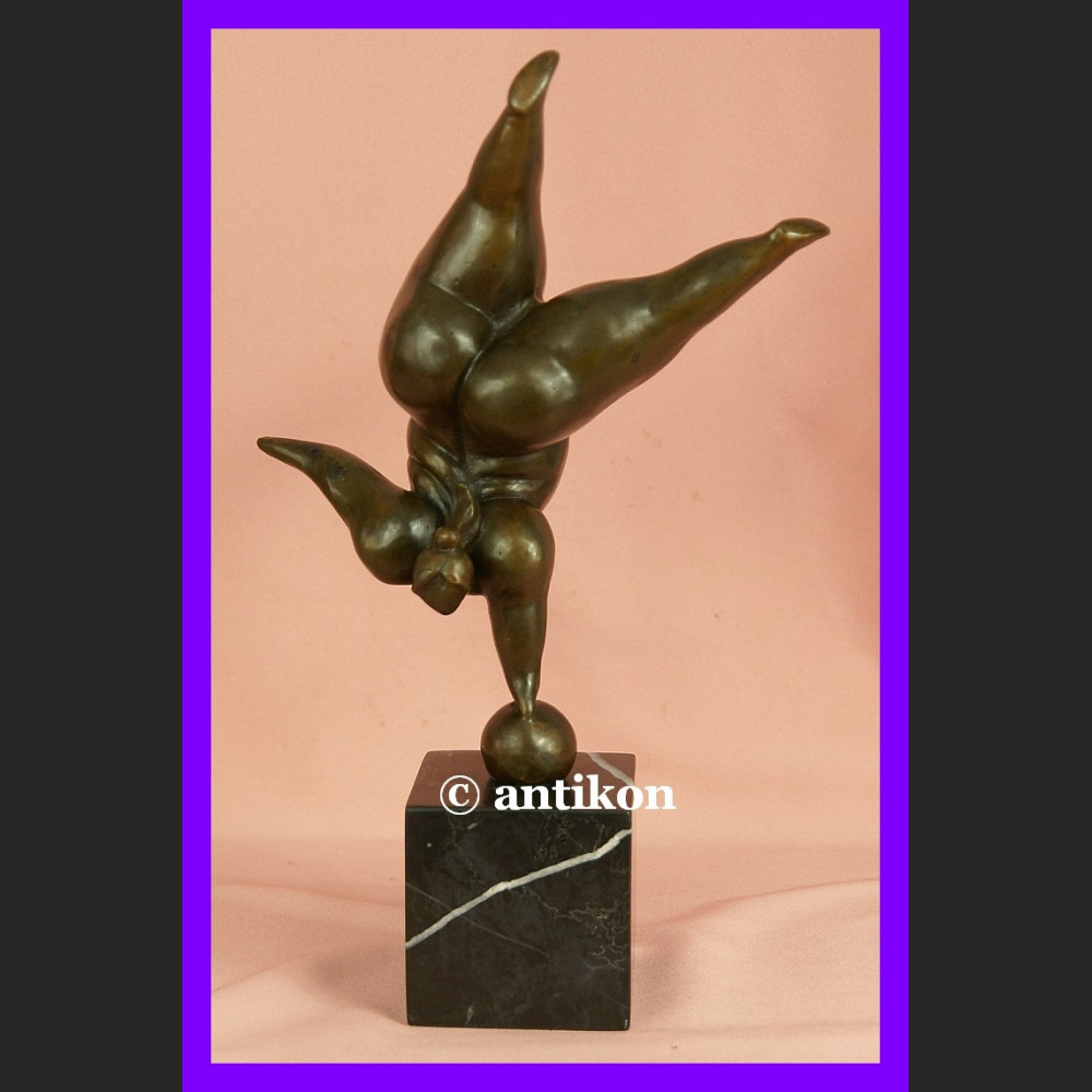 Akrobatka prawdziwy brąz modernistyczna rzeźba Akrobatka prawdziwy brąz modernistyczna rzeźba