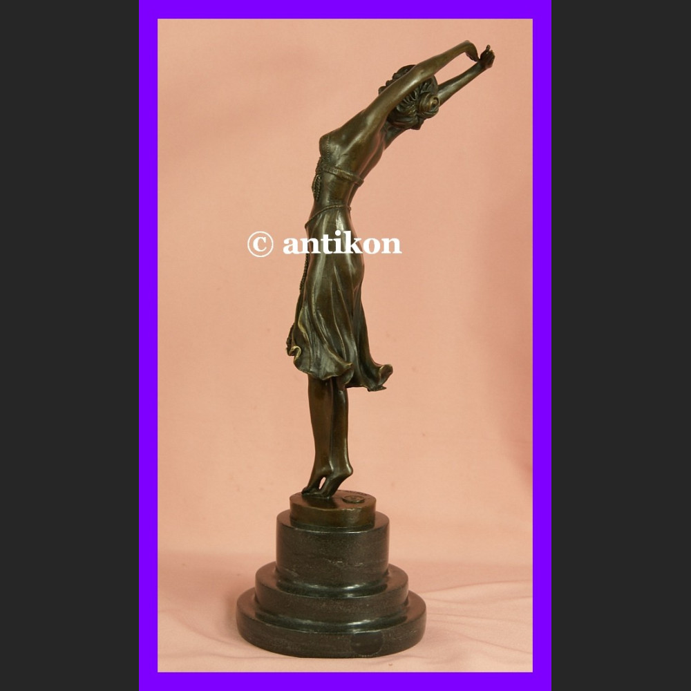 Tancerka śliczny brąz sygnowana rzeźba Art Deco Tancerka śliczny brąz sygnowana rzeźba Art Deco