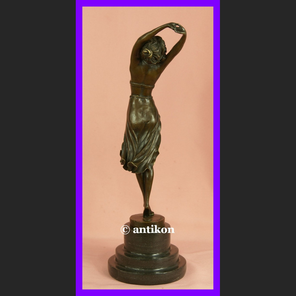 Tancerka śliczny brąz sygnowana rzeźba Art Deco Tancerka śliczny brąz sygnowana rzeźba Art Deco