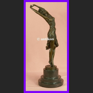 Tancerka śliczny brąz sygnowana rzeźba Art Deco Tancerka śliczny brąz sygnowana rzeźba Art Deco