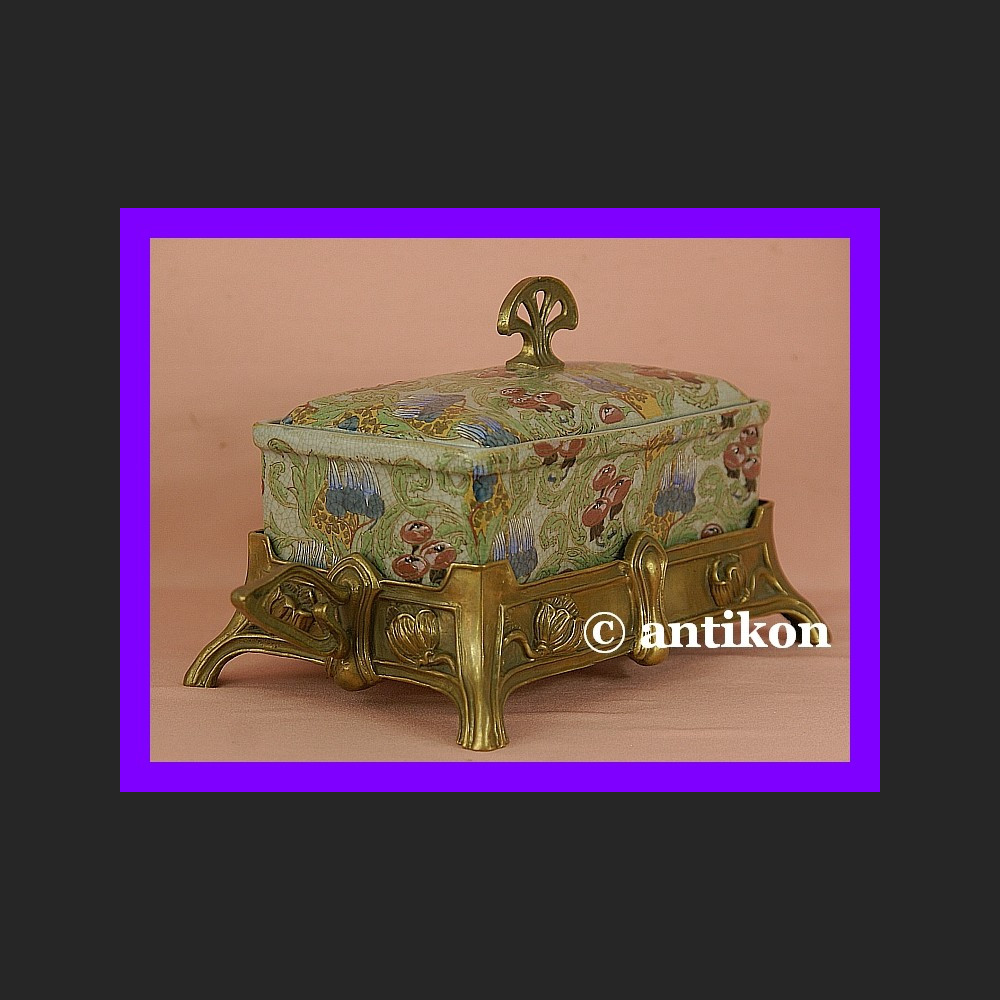 Zachwycająca duża szkatuła okuta w brąz secesja Zachwycająca duża szkatuła okuta w brąz secesja