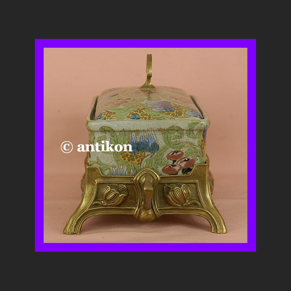 Zachwycająca duża szkatuła okuta w brąz secesja Zachwycająca duża szkatuła okuta w brąz secesja