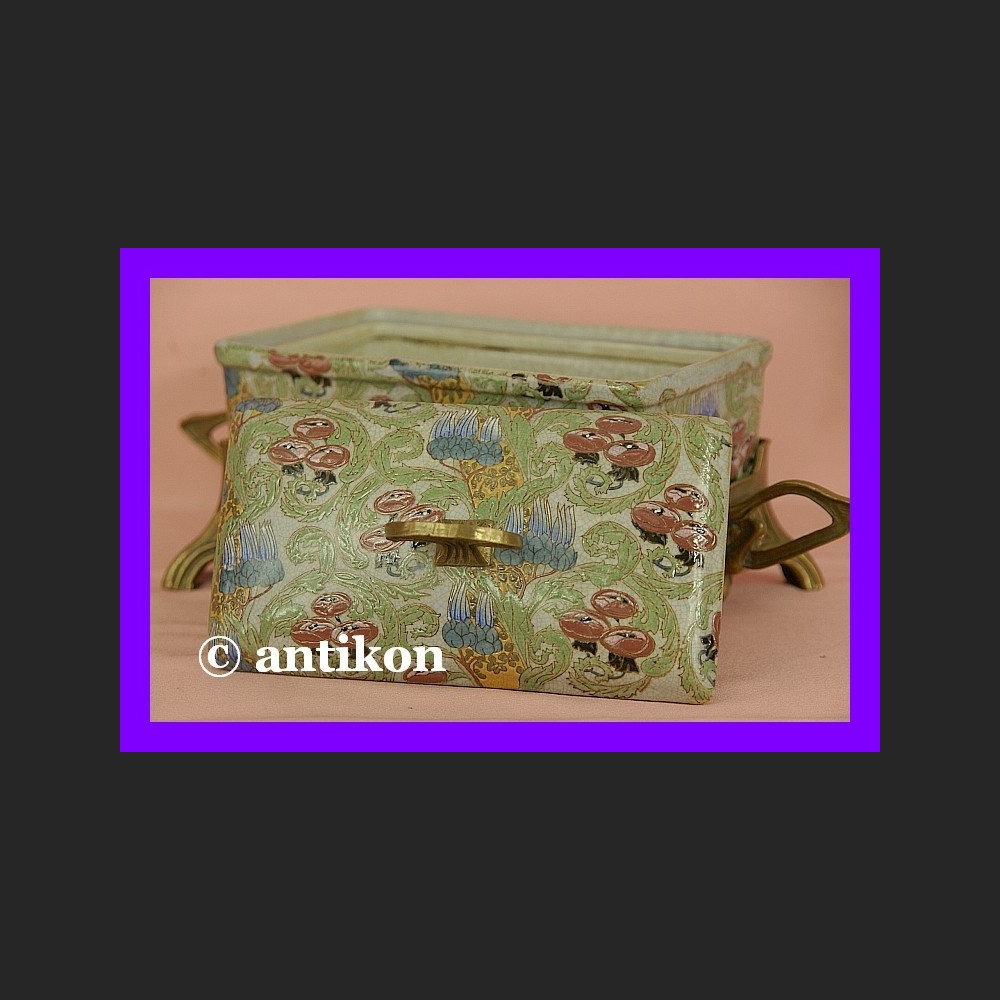 Zachwycająca duża szkatuła okuta w brąz secesja Zachwycająca duża szkatuła okuta w brąz secesja