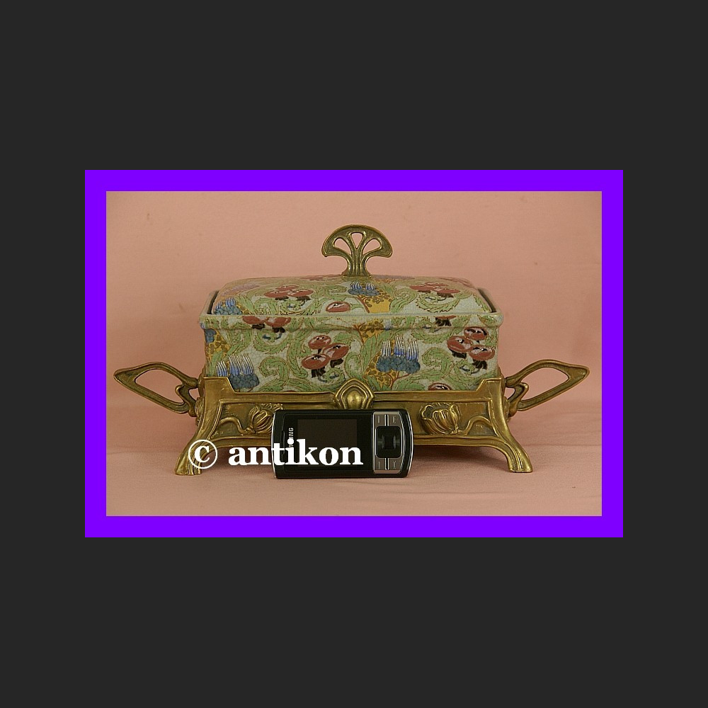 Zachwycająca duża szkatuła okuta w brąz secesja Zachwycająca duża szkatuła okuta w brąz secesja