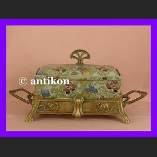 Zachwycająca duża szkatuła okuta w brąz secesja Zachwycająca duża szkatuła okuta w brąz secesja