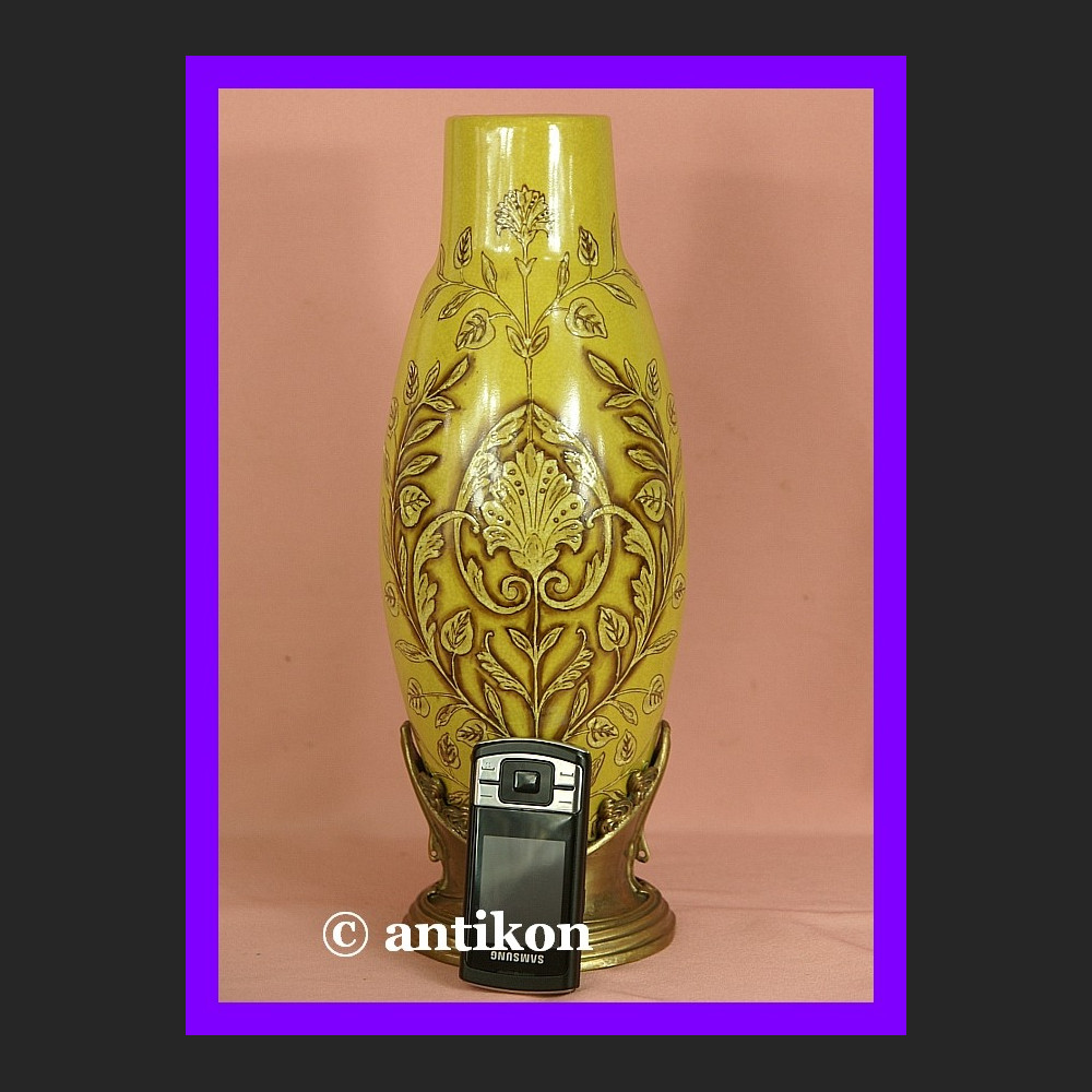 Znakomity duży secesyjny wazon okuty w brąz sygn. Znakomity duży secesyjny wazon okuty w brąz sygn.