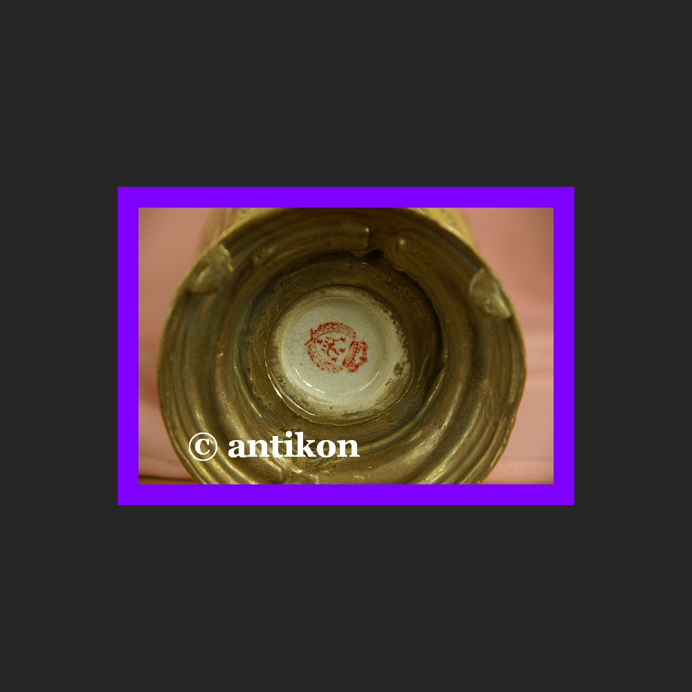 Znakomity duży secesyjny wazon okuty w brąz sygn. Znakomity duży secesyjny wazon okuty w brąz sygn.