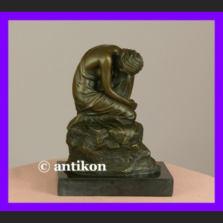 Śpiąca dziewczyna klasyczne piękno sygnowana rzeźba prawdziwy brąz 