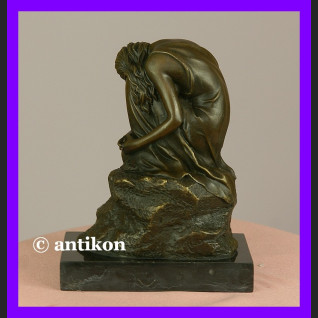 Śpiąca dziewczyna klasyczne piękno sygnowana rzeźba prawdziwy brąz Śpiąca dziewczyna klasyczne piękno sygnowana rzeźba prawdziwy brąz