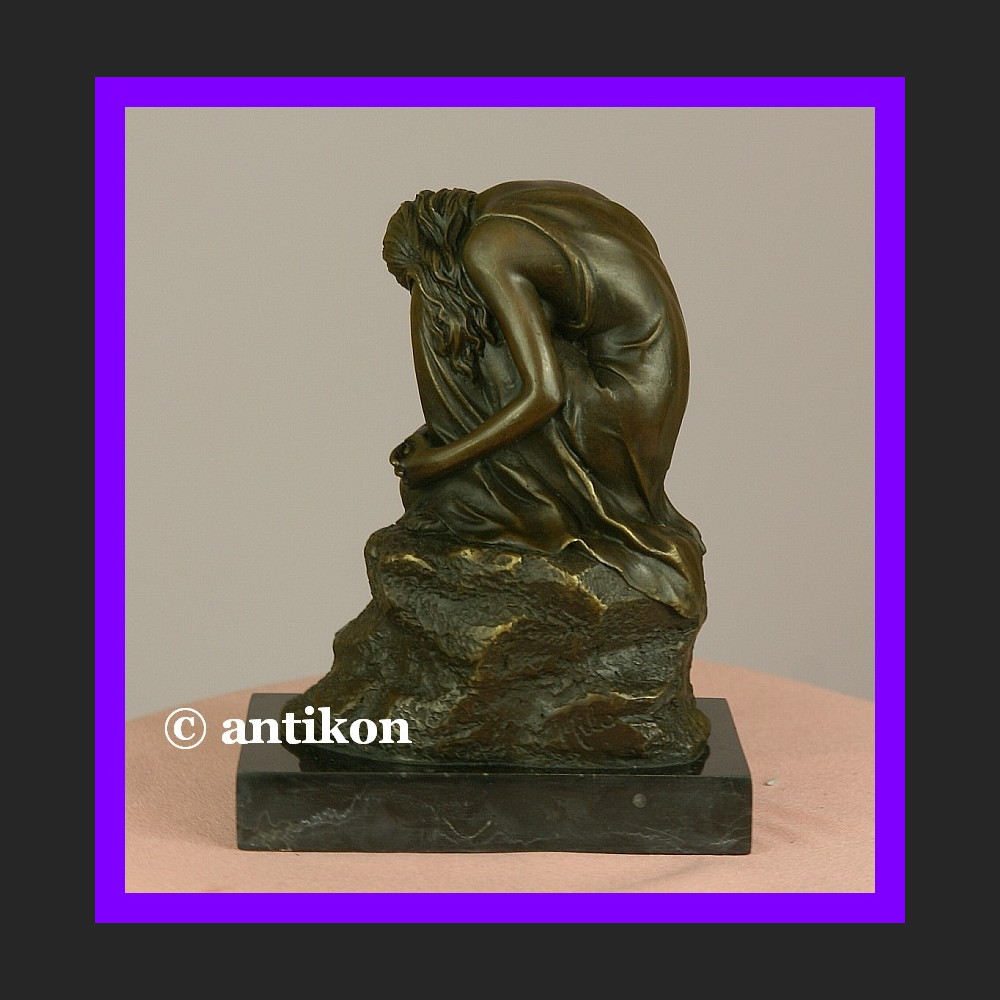 Śpiąca dziewczyna klasyczne piękno sygnowana rzeźba prawdziwy brąz Śpiąca dziewczyna klasyczne piękno sygnowana rzeźba prawdziwy brąz