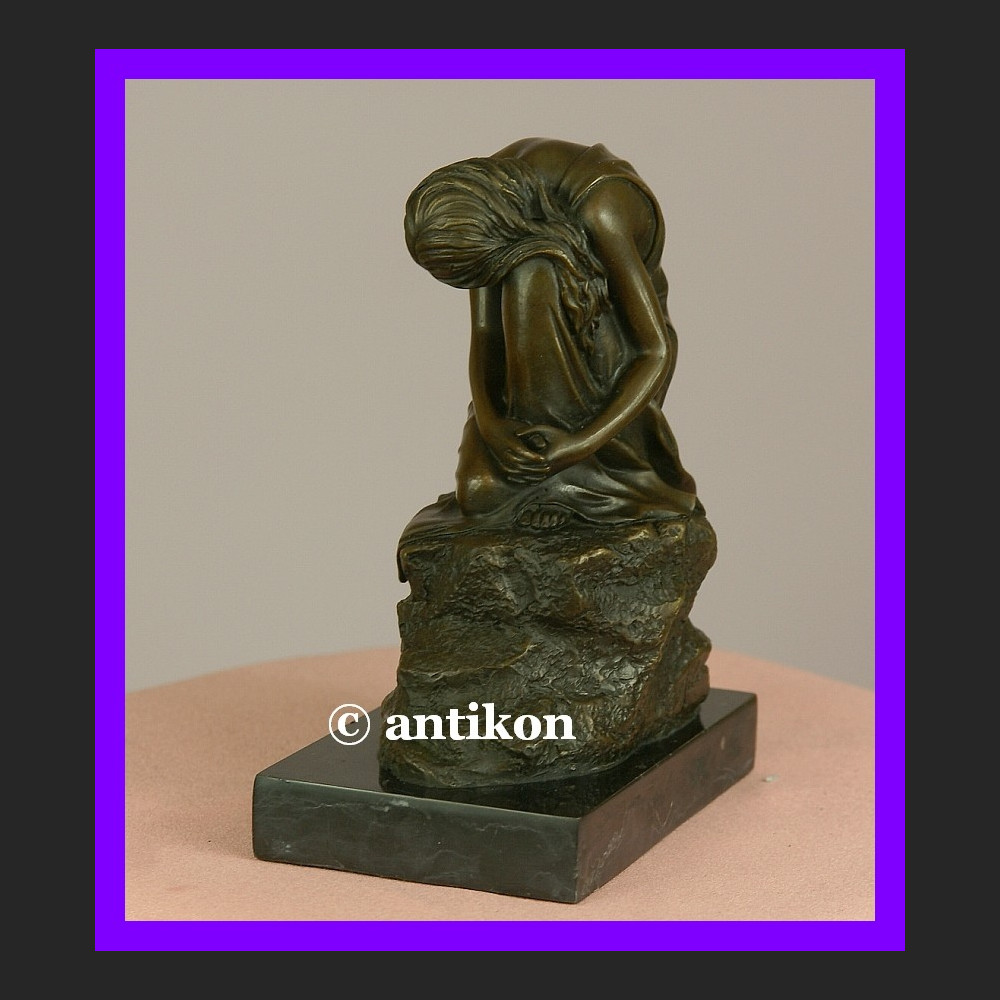 Śpiąca dziewczyna klasyczne piękno sygnowana rzeźba prawdziwy brąz Śpiąca dziewczyna klasyczne piękno sygnowana rzeźba prawdziwy brąz