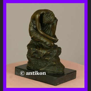 Śpiąca dziewczyna klasyczne piękno sygnowana rzeźba prawdziwy brąz Śpiąca dziewczyna klasyczne piękno sygnowana rzeźba prawdziwy brąz