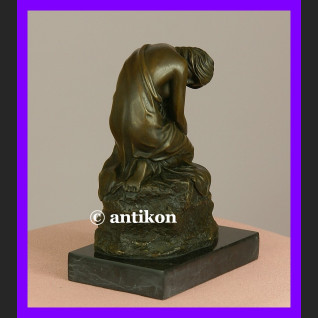 Śpiąca dziewczyna klasyczne piękno sygnowana rzeźba prawdziwy brąz Śpiąca dziewczyna klasyczne piękno sygnowana rzeźba prawdziwy brąz