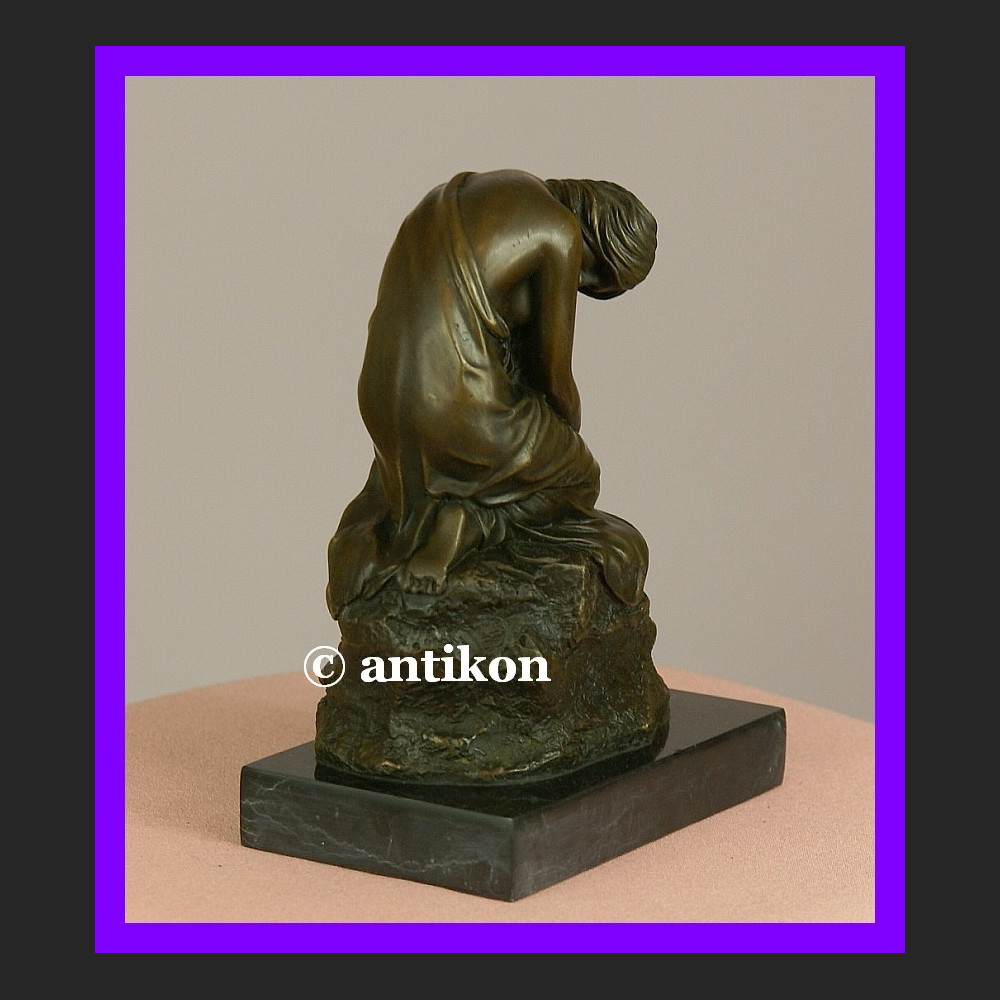 Śpiąca dziewczyna klasyczne piękno sygnowana rzeźba prawdziwy brąz Śpiąca dziewczyna klasyczne piękno sygnowana rzeźba prawdziwy brąz