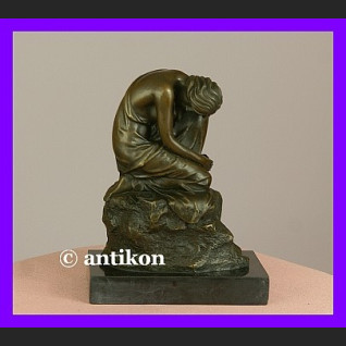 Śpiąca dziewczyna klasyczne piękno sygnowana rzeźba prawdziwy brąz Śpiąca dziewczyna klasyczne piękno sygnowana rzeźba prawdziwy brąz