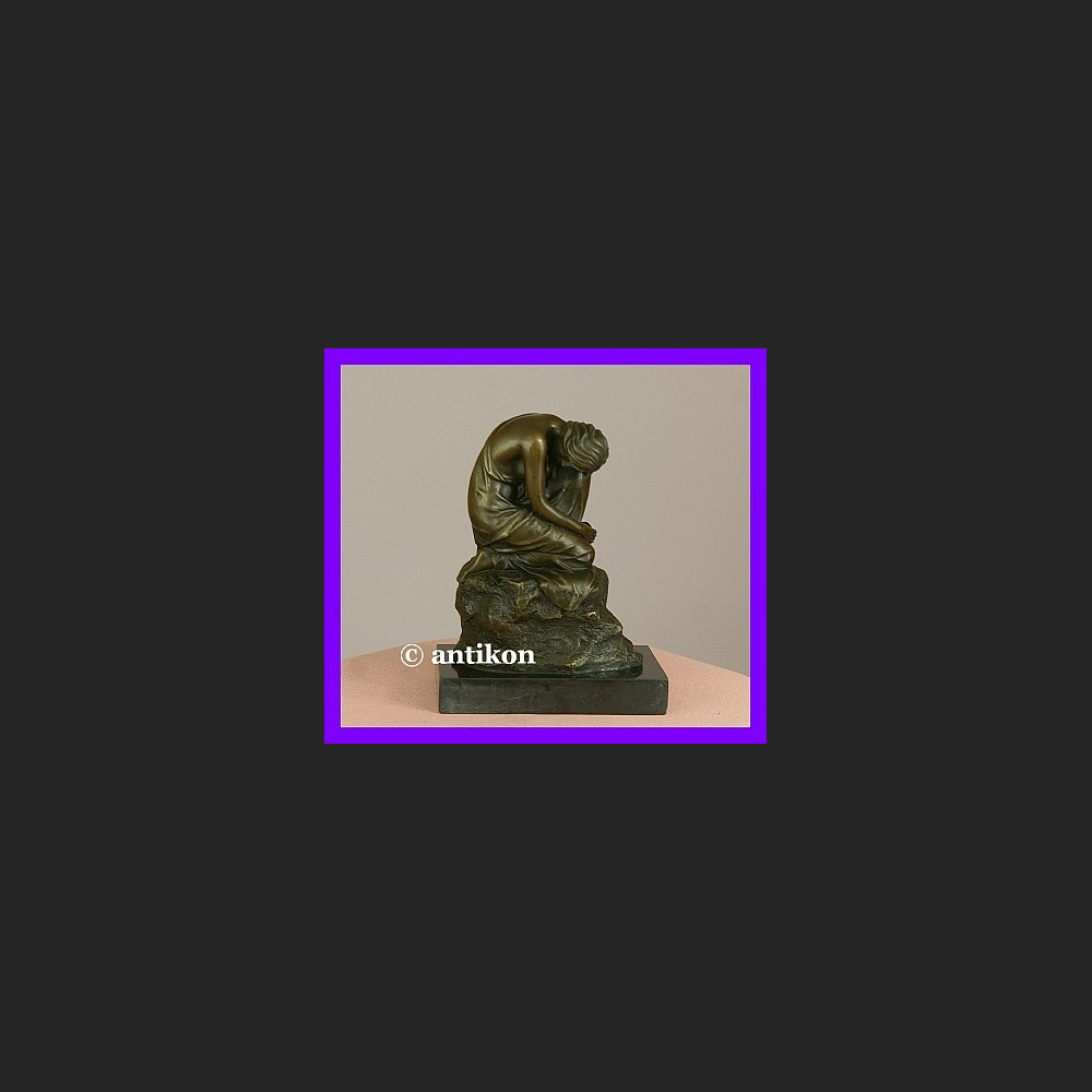 Śpiąca dziewczyna klasyczne piękno sygnowana rzeźba prawdziwy brąz Śpiąca dziewczyna klasyczne piękno sygnowana rzeźba prawdziwy brąz