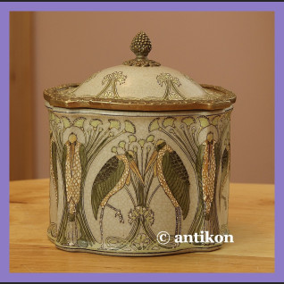 Szkatuła porcelanowa z ptakami 