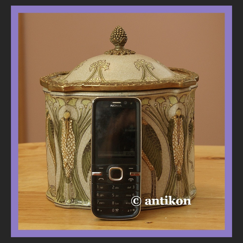 Szkatuła porcelanowa z ptakami 