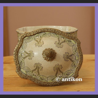 Szkatuła porcelanowa z ptakami 