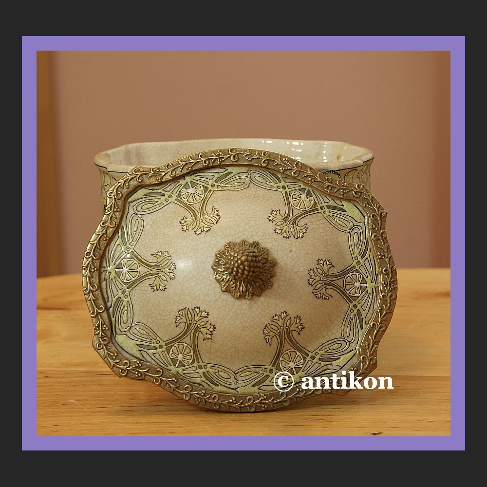 Szkatuła porcelanowa z ptakami 