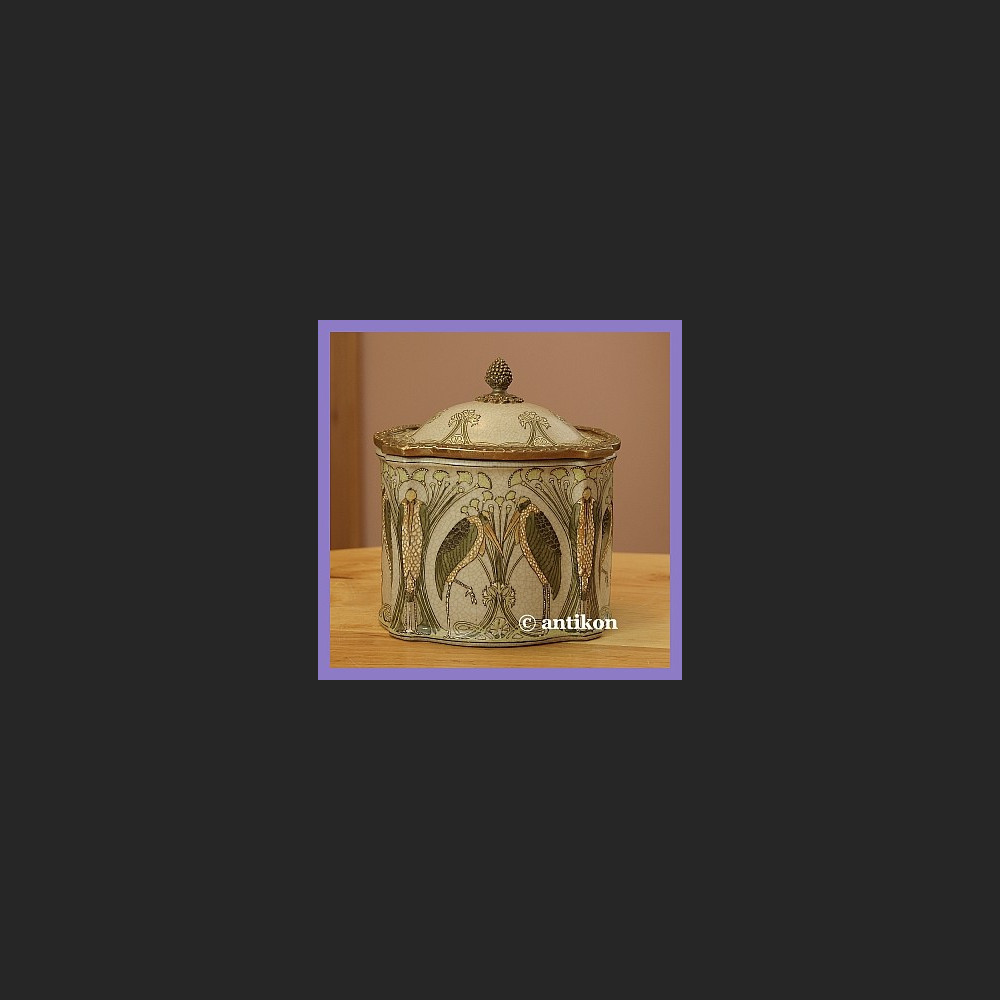 Szkatuła porcelanowa z ptakami 