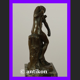 Córka Niobe akt z brązu przepiękna sygnowana rzeźba Córka Niobe akt z brązu przepiękna sygnowana rzeźba