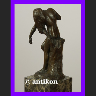 Córka Niobe akt z brązu przepiękna sygnowana rzeźba Córka Niobe akt z brązu przepiękna sygnowana rzeźba