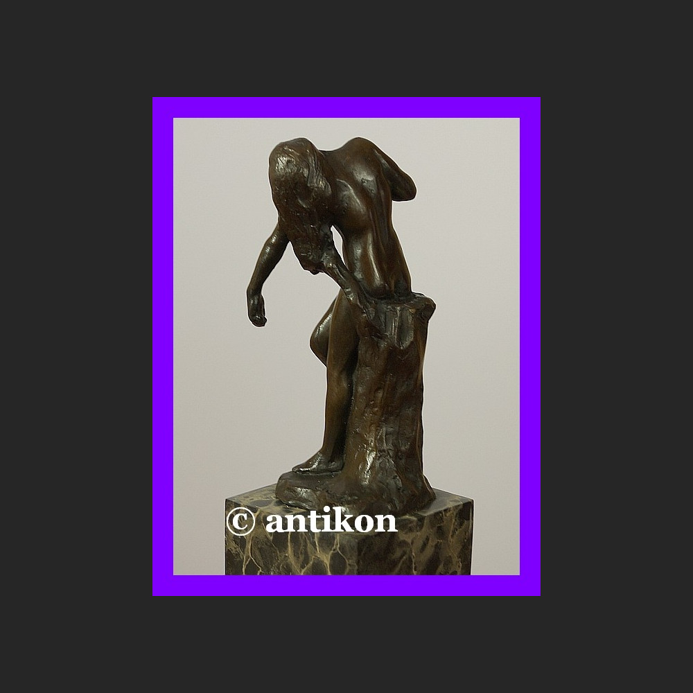 Córka Niobe akt z brązu przepiękna sygnowana rzeźba Córka Niobe akt z brązu przepiękna sygnowana rzeźba