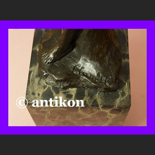 Córka Niobe akt z brązu przepiękna sygnowana rzeźba Córka Niobe akt z brązu przepiękna sygnowana rzeźba