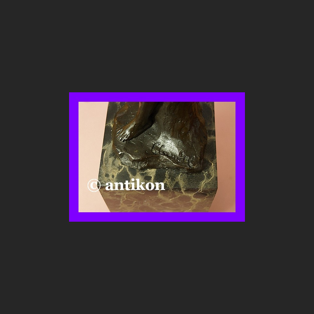 Córka Niobe akt z brązu przepiękna sygnowana rzeźba Córka Niobe akt z brązu przepiękna sygnowana rzeźba